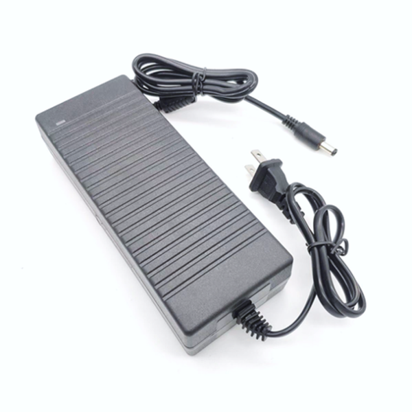 Fuente de poder regulada 12V CD / 10 Amperes / para equipos de CCTV